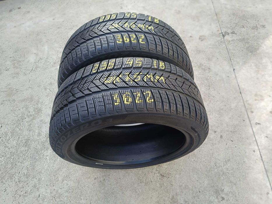 Doua anvelope iarna 235 45 18 pirelli sottozero 3 cu 7,5 mm dot 3622