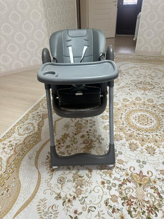 Детские стол почьтый новый и каляска