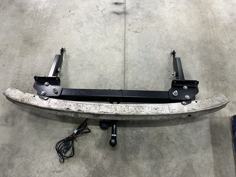 Теглич за Мерцедес МЛ / Mercedes ML W164 - чисто нов