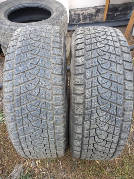 Зимние шины 265,65,R17  2шт на внедорожник.
