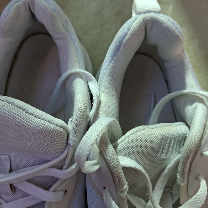 Дамски бели обувки на Nike