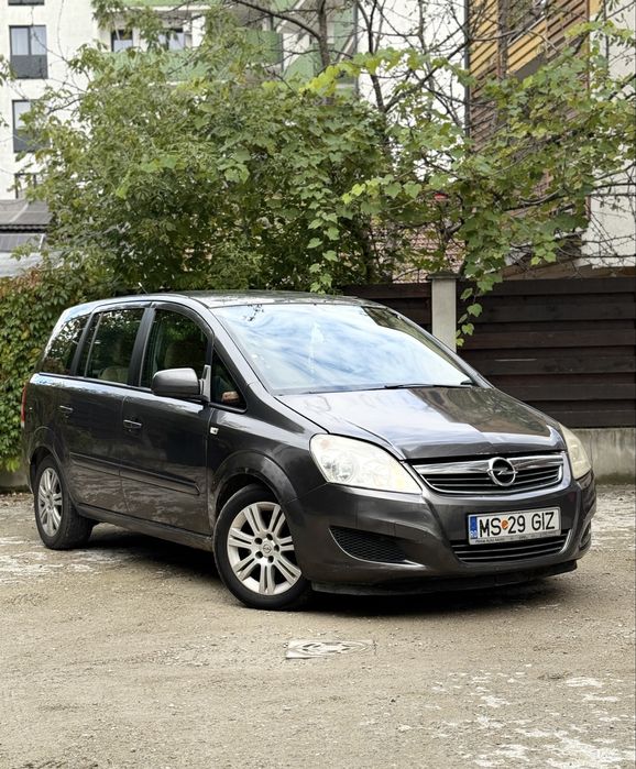 Vând Opel Zafira 2010