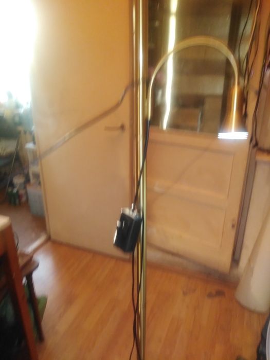 Lampadar de podea cu un brat reglabil