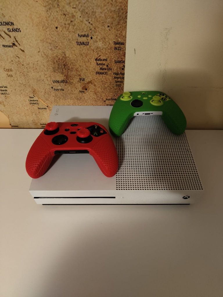 Xbox one S cu 2 controllere