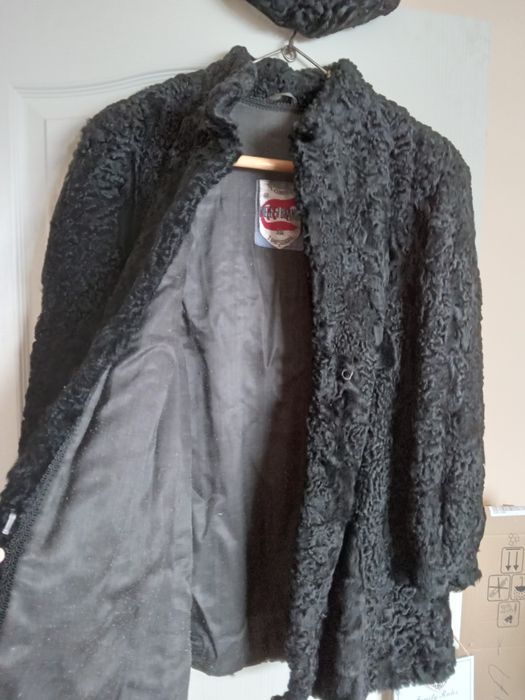 Haina de astrahan +caciula