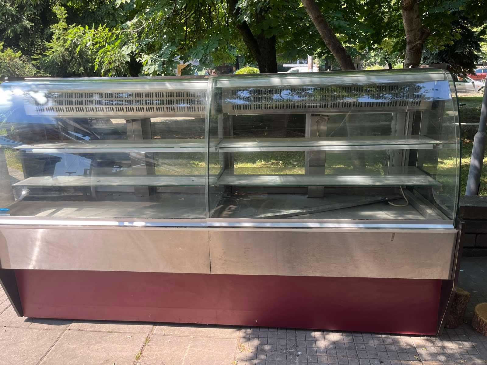 Продавам сладкарска хл. витрина