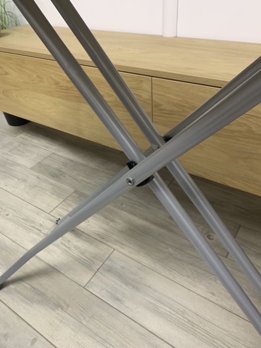 Masa de calcat cadru din metal