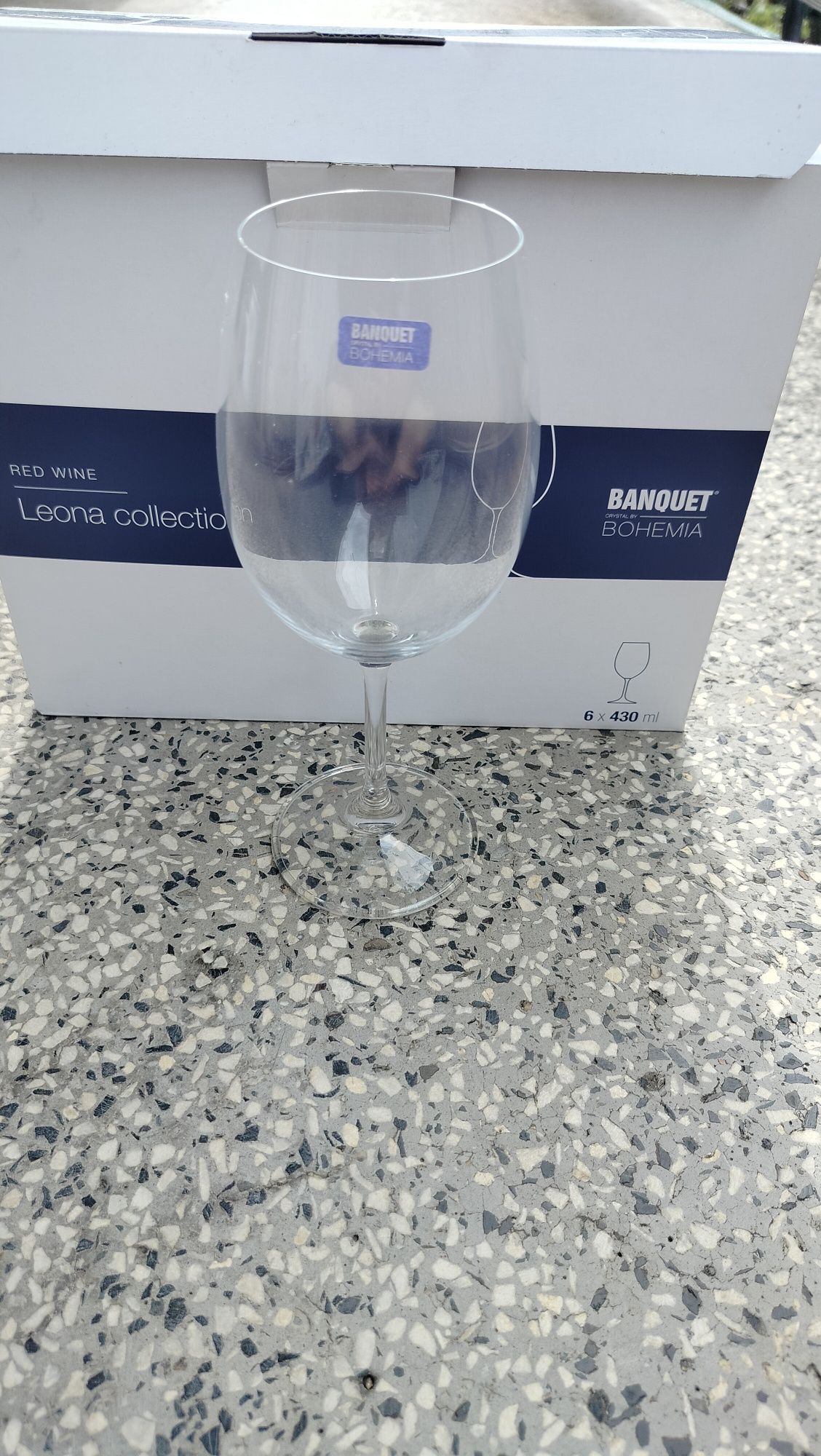 Стъклени чаши за вино
