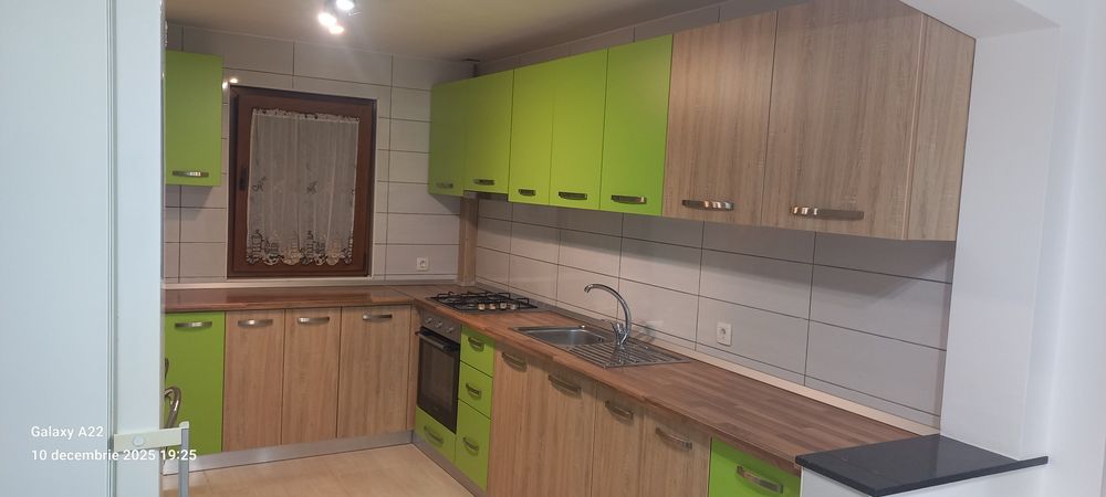 Închiriez apartament