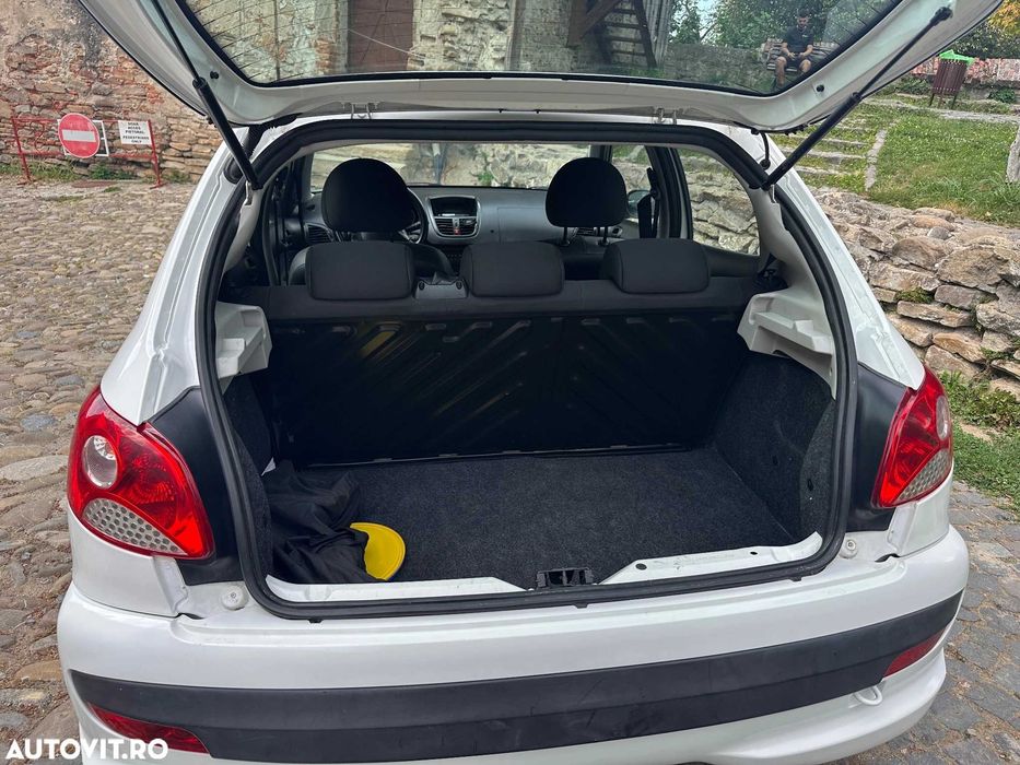 Vând Peugeot 206+ 1.4 benzină (75 CP), 2010 – 86.802 km reali