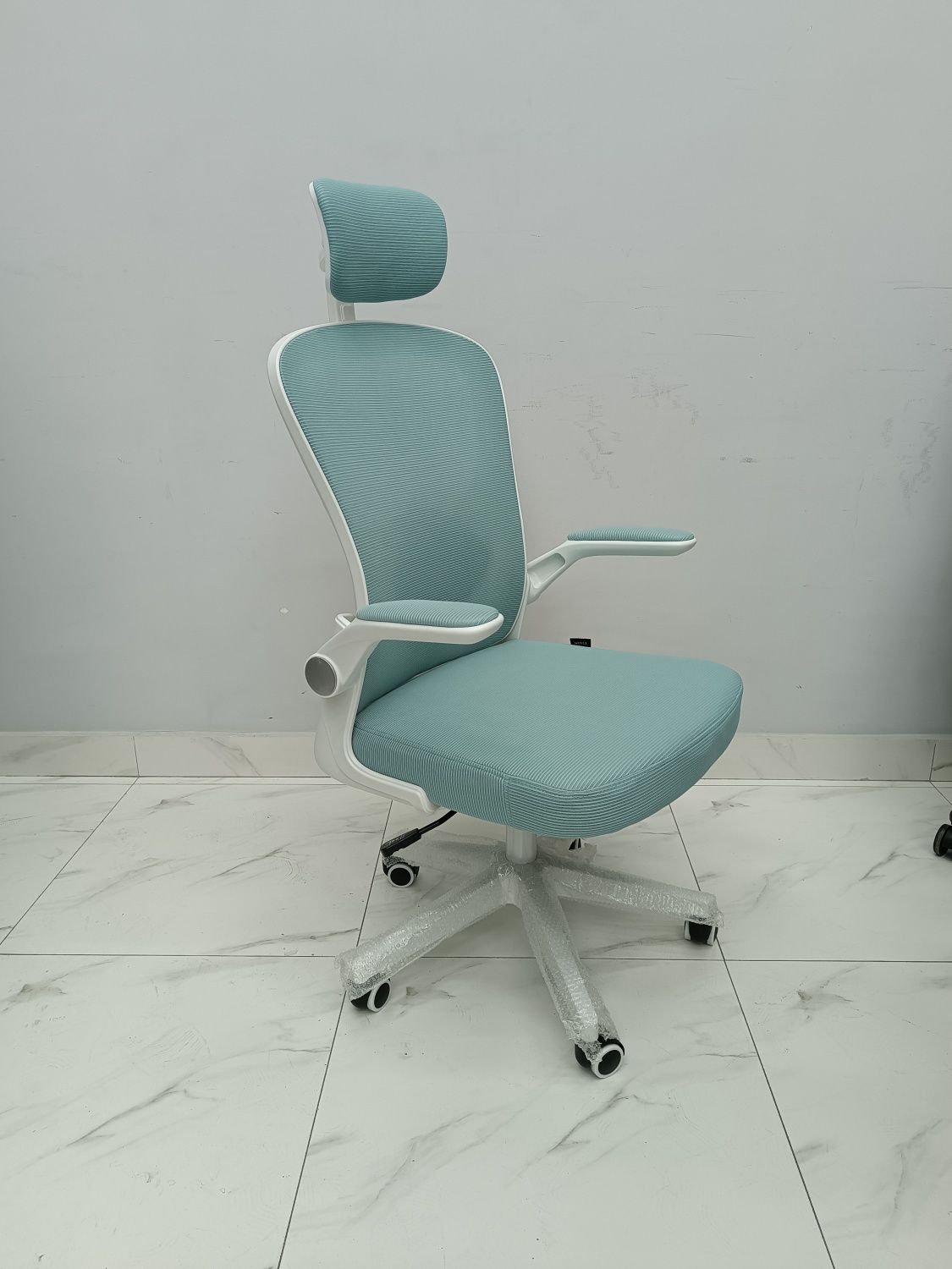 Кресло для офиса новый дизайн AQUA