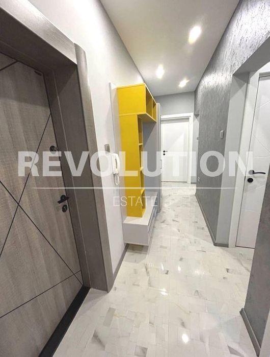 Дава се под наем Тристаен апартамент в Варна, Център - 110 кв.м за 1250 € - Снимка #8