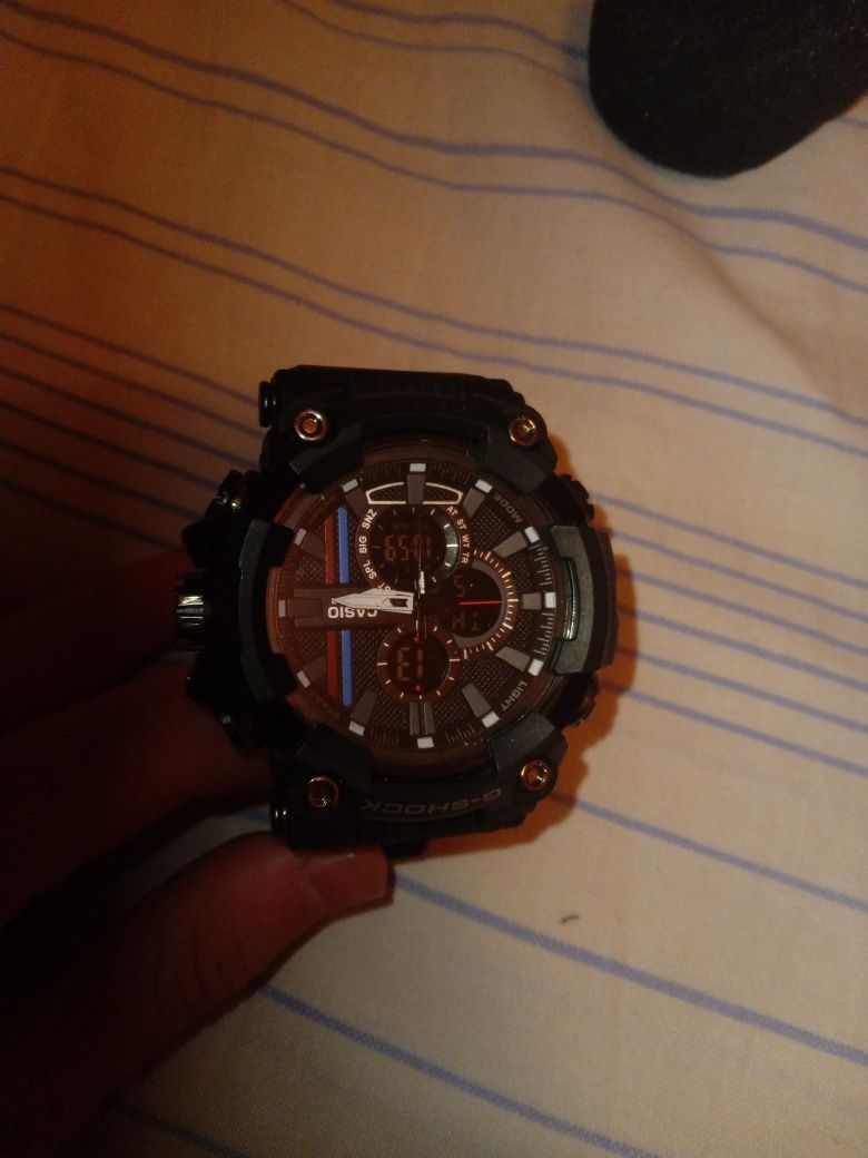 Изысканные часы G-SHOCK