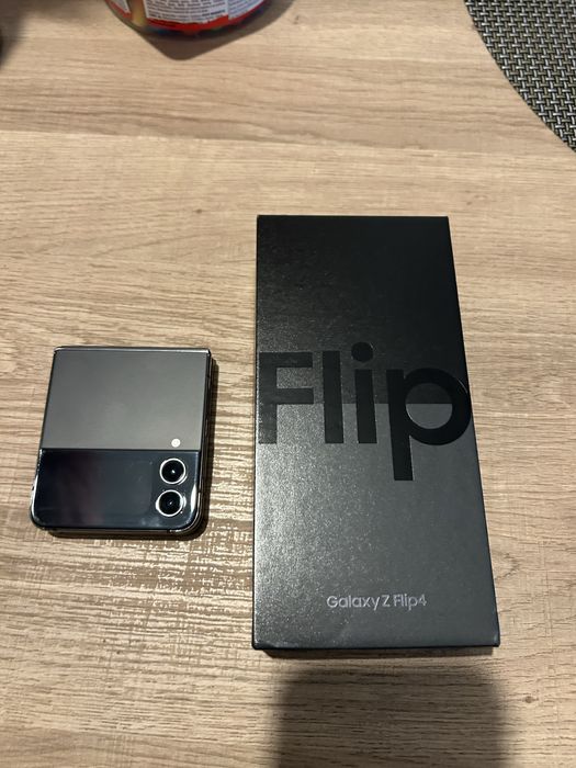 Samsung flip 4 128gb 8gb ram