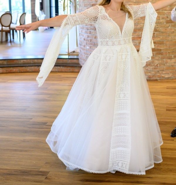 Rochie de mireasă,  purtată o singură dată,  mărime S/M, model deosebi