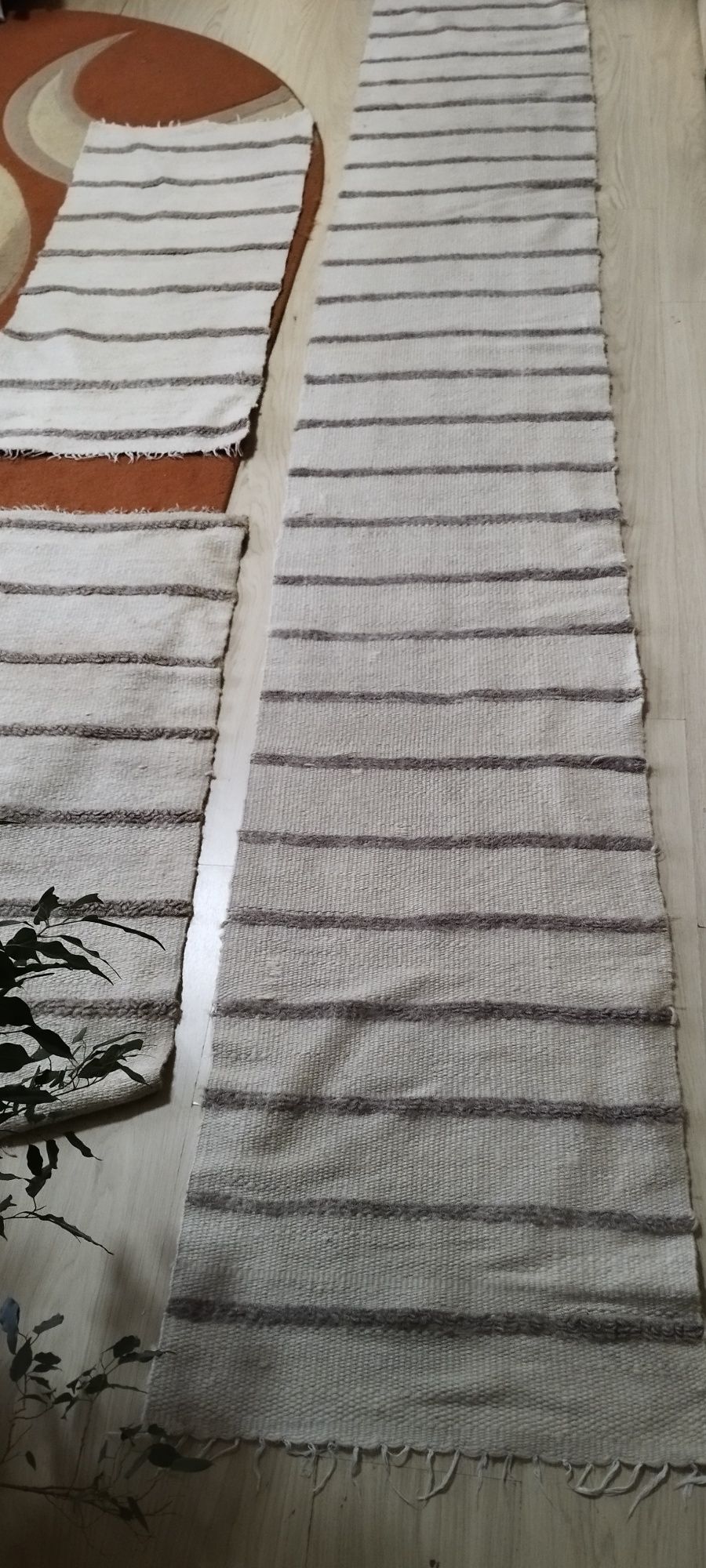 Vând 3 preșuri țesute manual la război de țesut  lana de oaie.