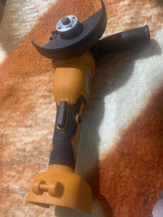 Продавам  Ъглошлайф в добро състояние