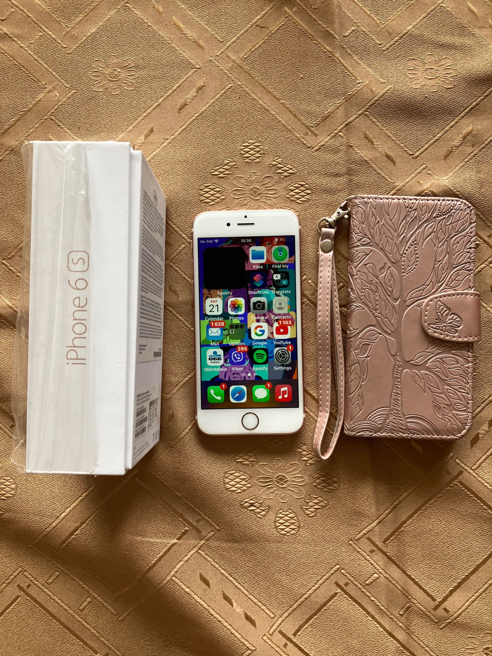 Продавам iPhone 6s в цвят розово с калъф