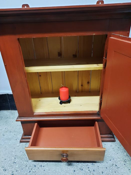 Винтидж шкаф за стена