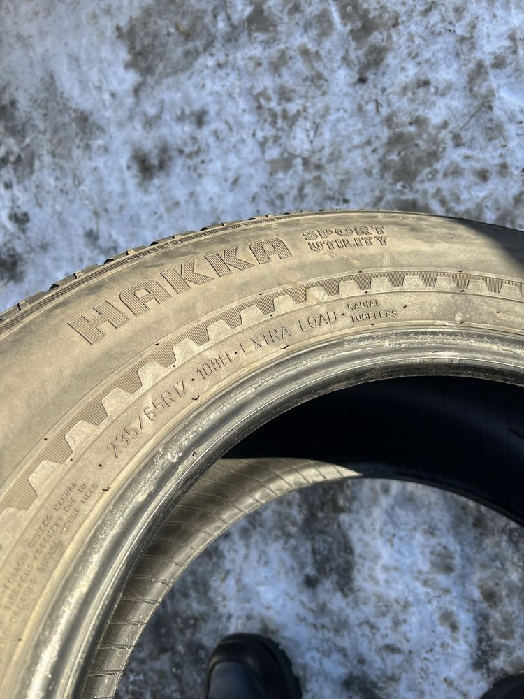 Продам комплект летней резины 235/65 R17