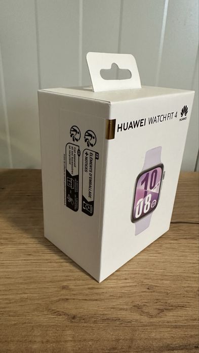 Смарт часовник HUAWEI WATCH FIT 4