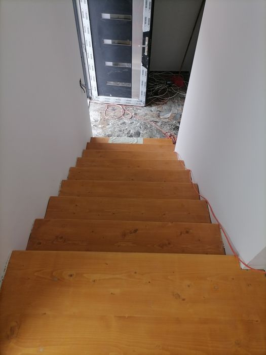 Trepte scări din lemn masiv
