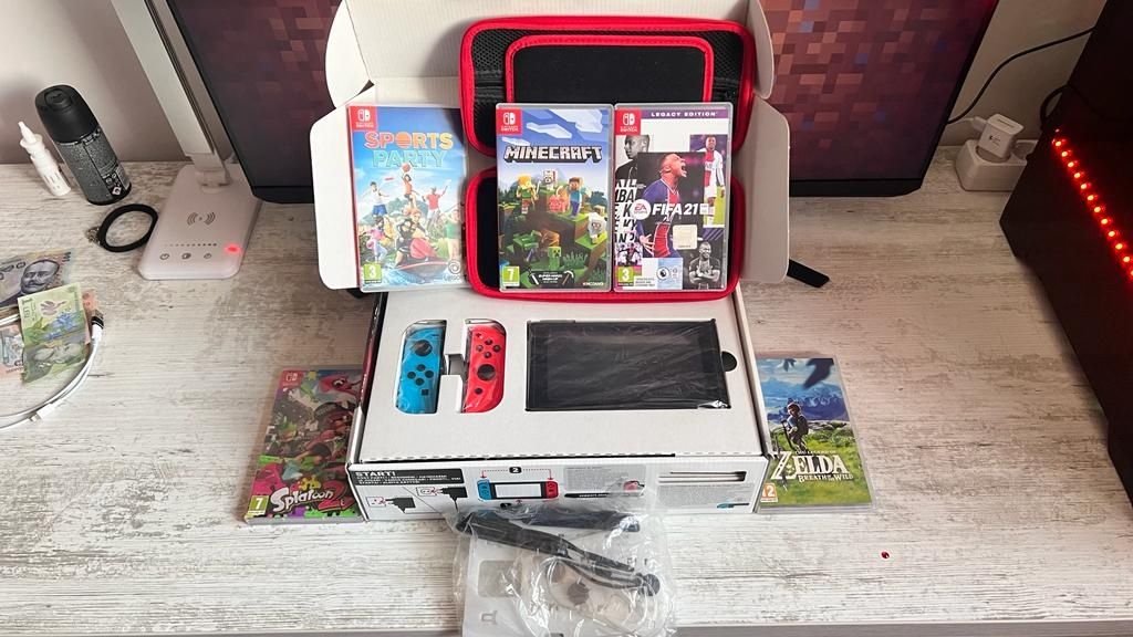 Nintendo Switch la cutie+ 5jocuri+ husa+accesorii