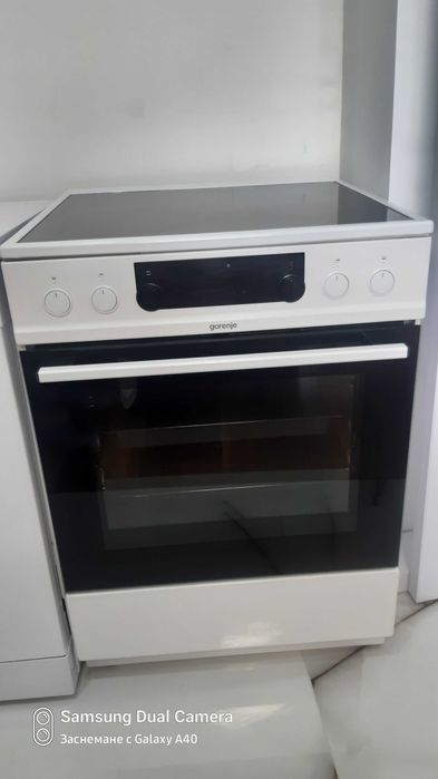 Печка с керамични котлони Gorenje