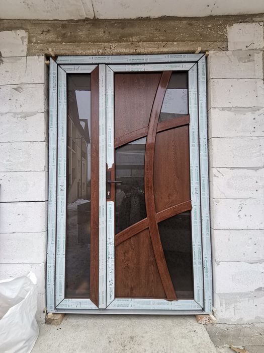 UȘI și Ferestre, Firmă, preț producator