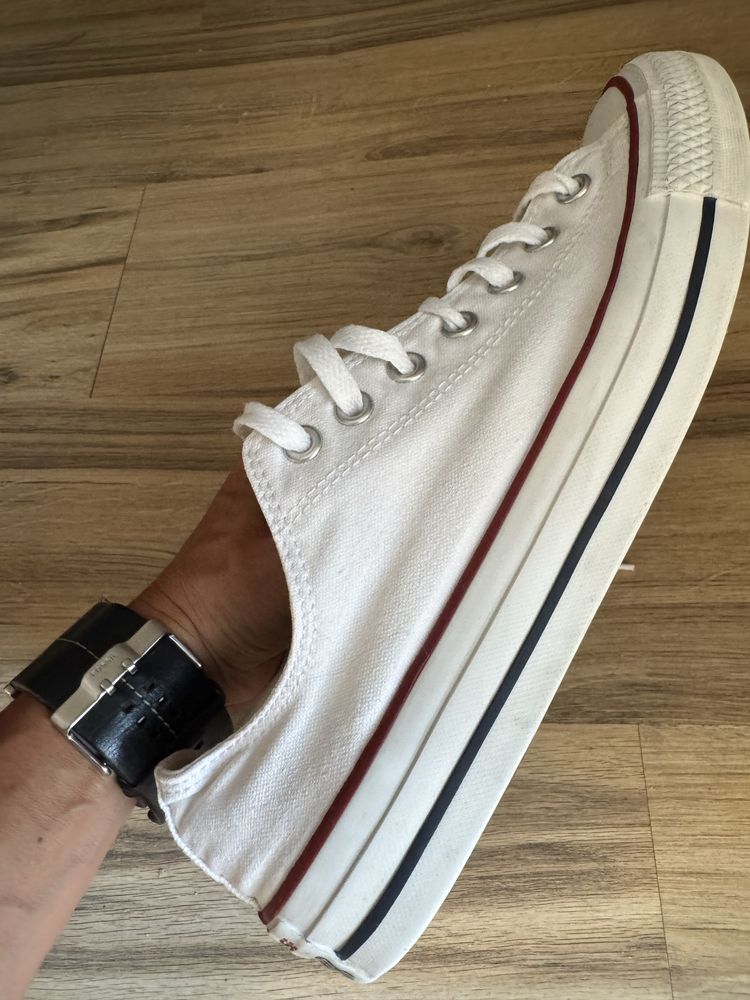Оригинални бели кецове кецове Converse ! 45 н