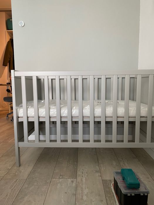 Vand patut Ikea cu saltea, cu ridicare in Cluj Napoca