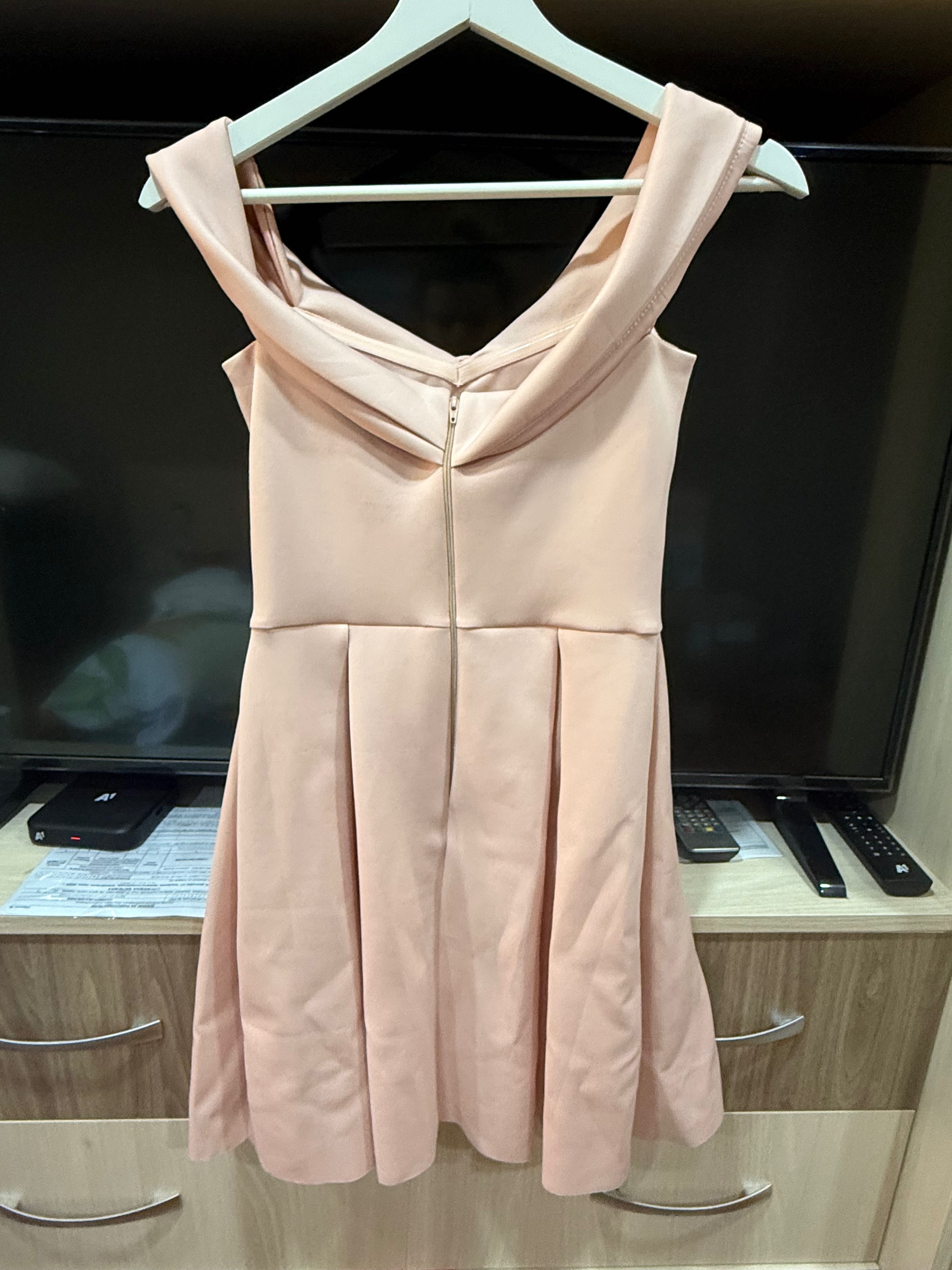 Рокля размер 36 Asos