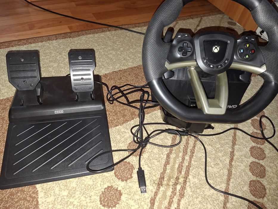 Vand volan gaming pentru xbox