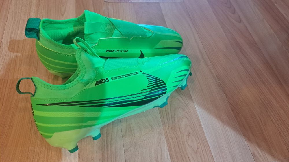 Vând ghete Fotbal Nike performance,  crampoane, mărimea 38, nefolosite