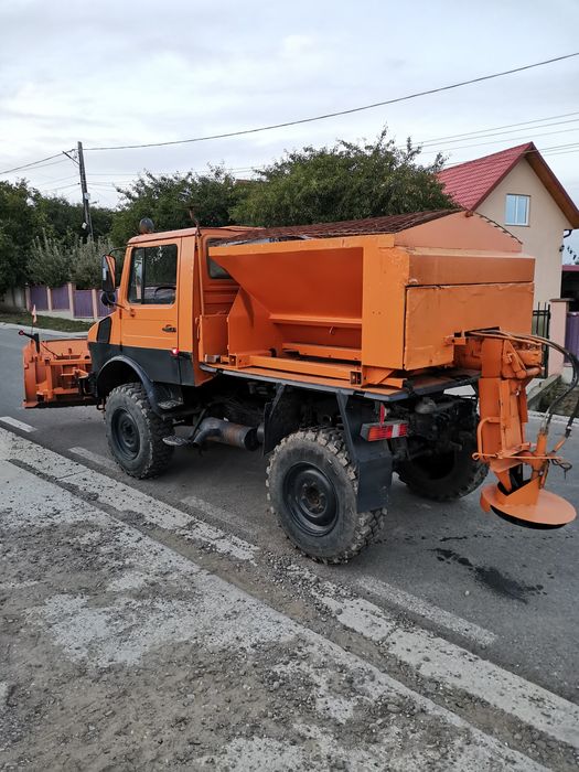 Unimog inmatriculat cu numere negre