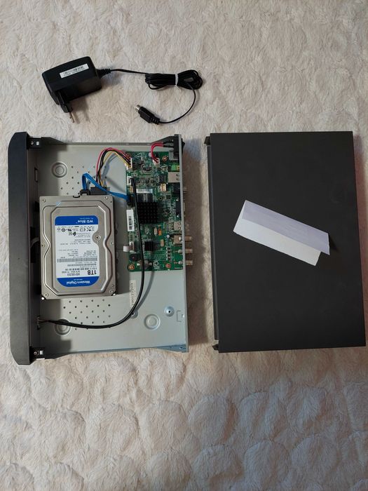 DVR HD Hikvision DS-7204HQHI-K1 TurboHD 4 canale 3MP