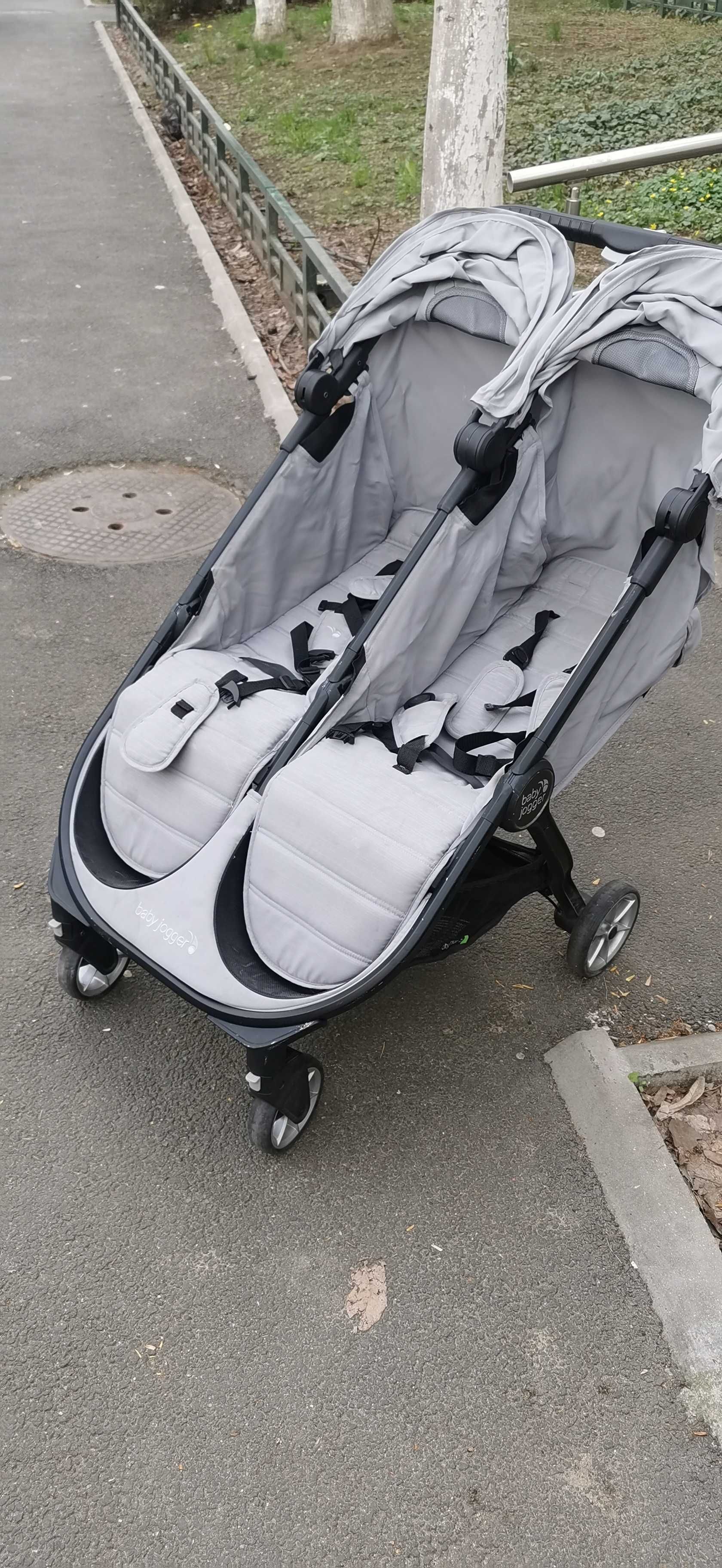 Carucior gemeni Baby Jogger City Tour 2 Double