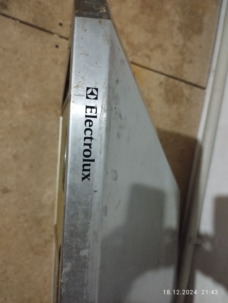 Продам вытяжку Электролюкс б/у