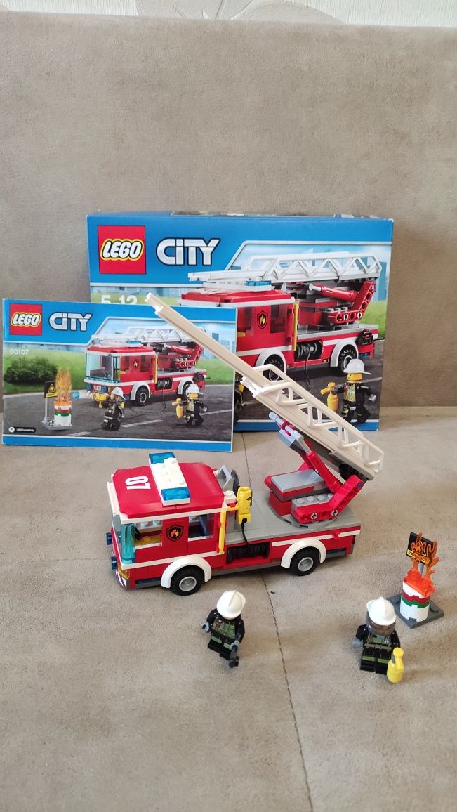 LEGO® City Пожарникарски камион със стълба 60107