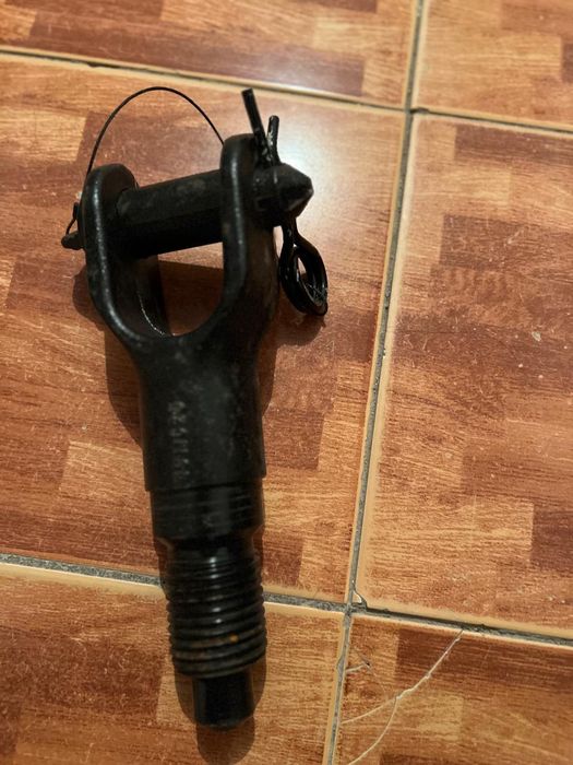 Серьга буксировочная