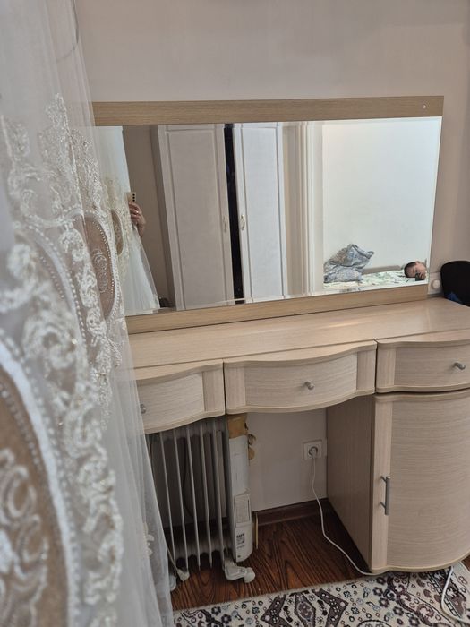Комод со зеркалом