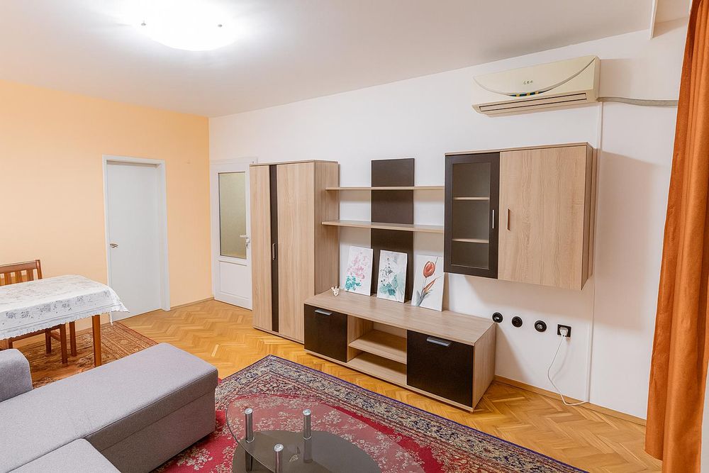 Двустаен апартамент в района на Центъра/ С ПАРКОМЯСТО!!!