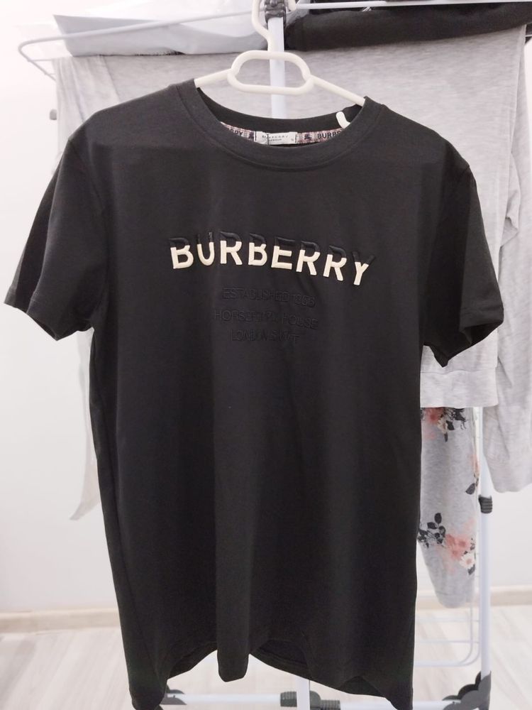 Tricou Nike, Burberry premium