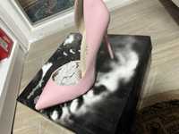 Pantofi stiletto