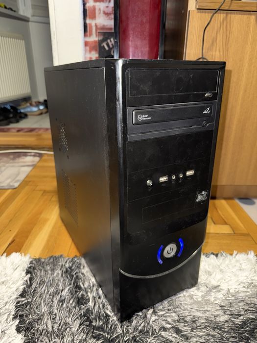 Pc intel i5 3470, 12gb ram, Amd rx 560 2gb, ssd 256gb, hdd 1tb.