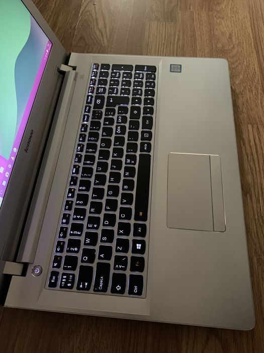 Laptop Lenovo Slim intel core i5,Tastatura luminata,Windows 10,1TB mem