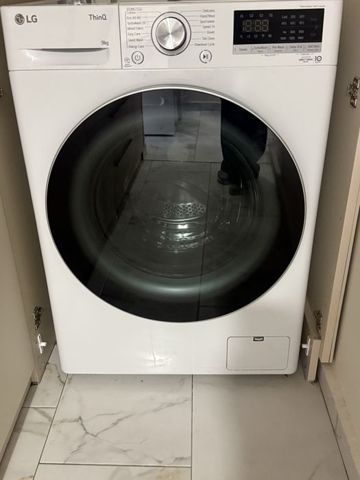 Пералня LG с черен люк