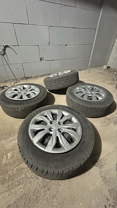 Колеса в сборе с колпаками 185/65/15 (акцент/рио)