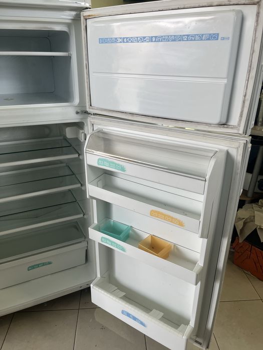 Хладилник с горна камера