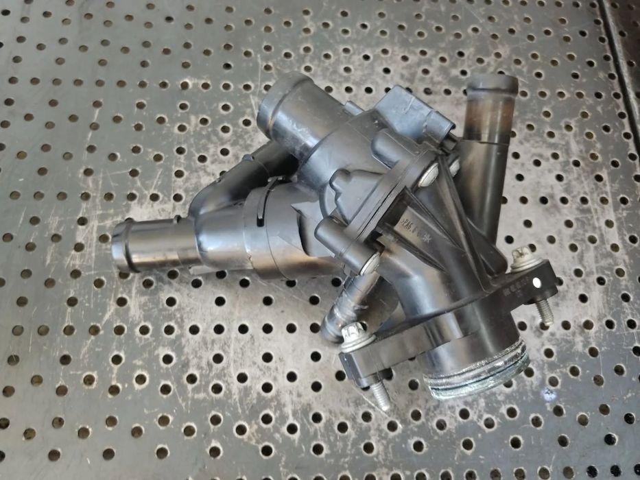 carcasa termostat 1.6 b  270910 mercedes  cla x117 a-class w176  b-class w246 a2702000615
